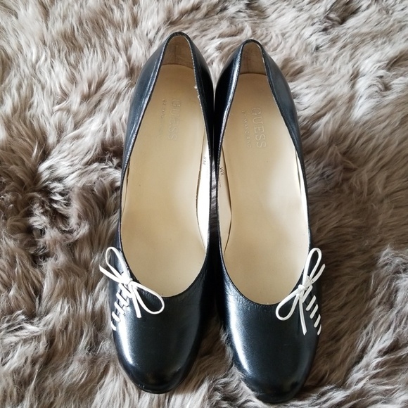 Guess Vintage Style Bow Pumps - Picture 2 of 7